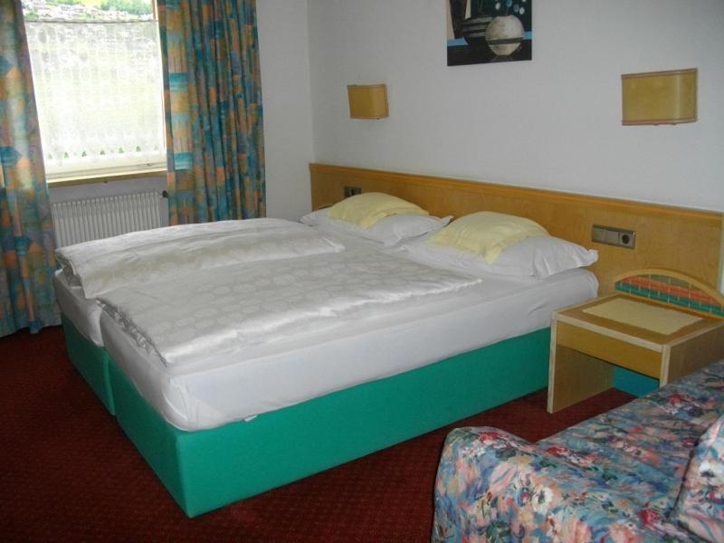 Standard Quadruple Room image 2