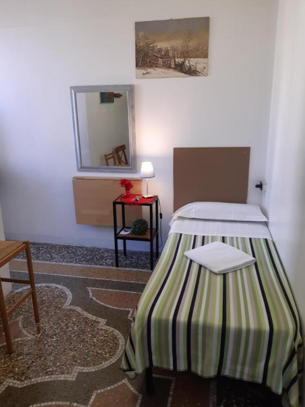 Standard Single Room image 1