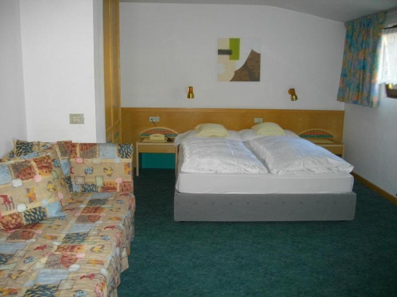 Standard Quadruple Room image 3
