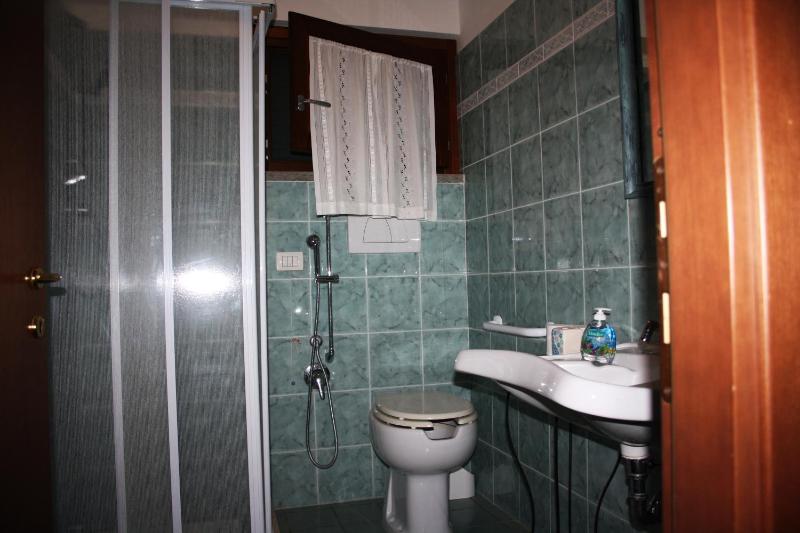 Double Room image 4