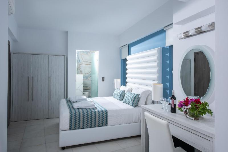 Deluxe Double or Twin Room with Sea View image 1
