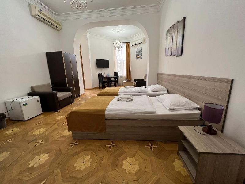 Quadruple Room image 2