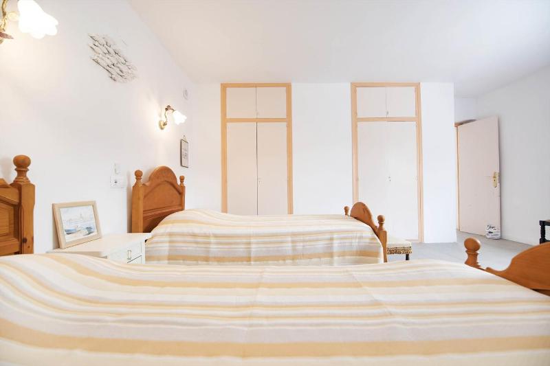 Sara 10 - free WIFI chill-out private pool private tennis court - by Holiday Rentals Villamar - image 24