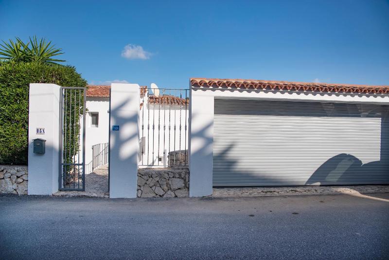Sara 10 - free WIFI chill-out private pool private tennis court - by Holiday Rentals Villamar - image 39