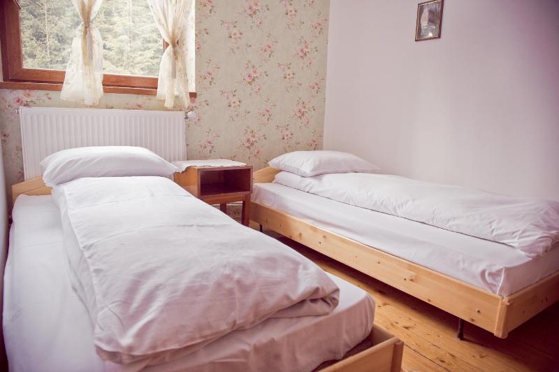 Quadruple Room with Shared Bathroom image 1