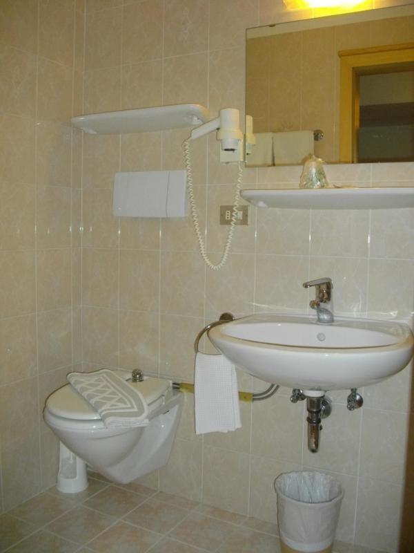 Superior Triple Room image 2