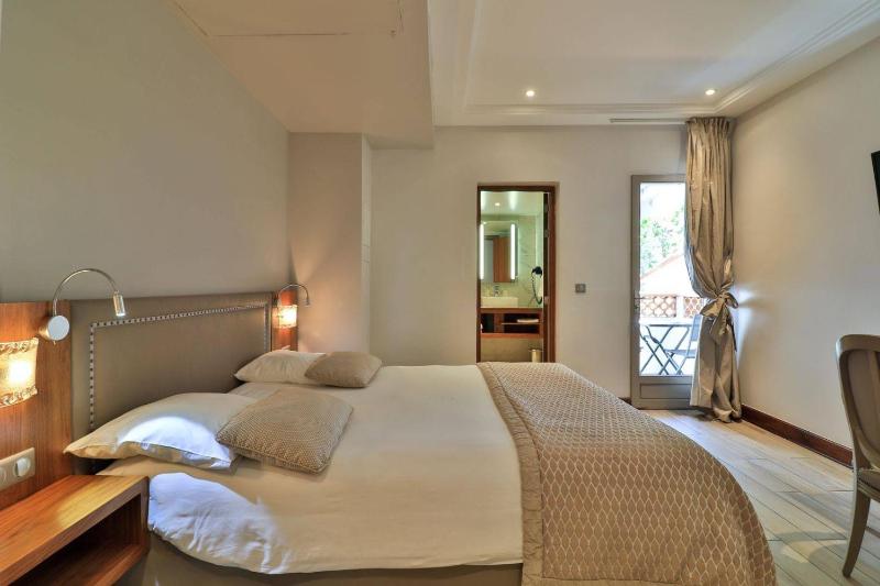 Standard Double Room image 4