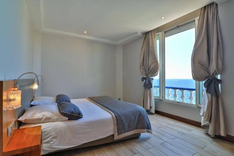 Superior Double Room with Sea View image 1