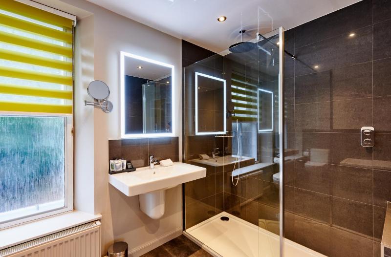 Small Twin Room image 4