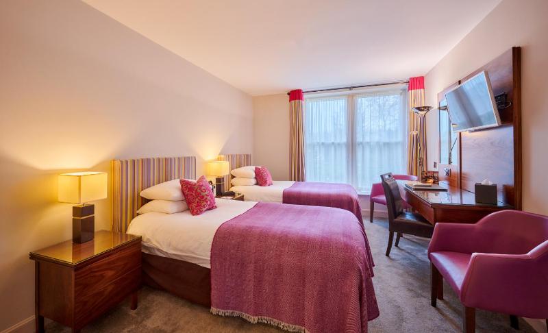 Small Twin Room image 3