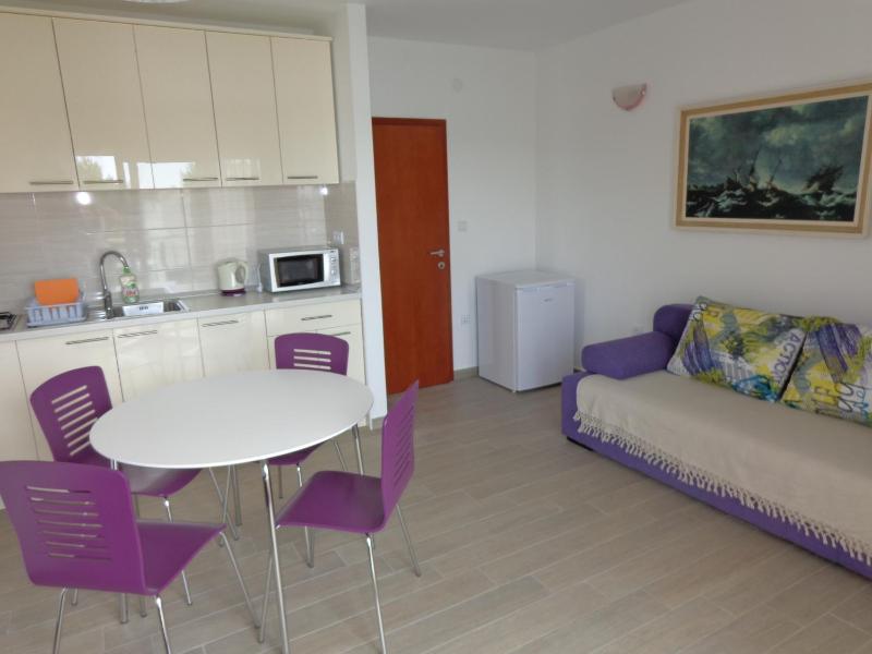 One-Bedroom Apartment with Balcony and Sea View image 3