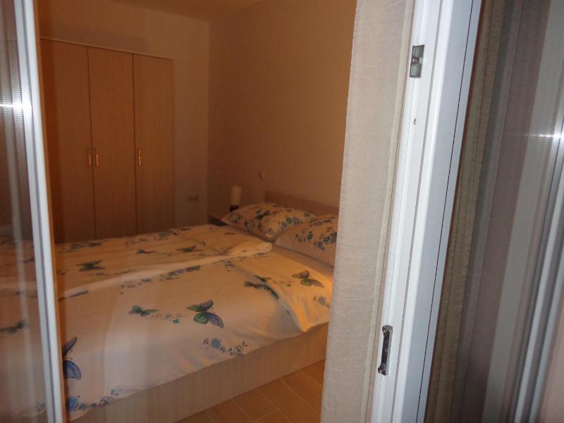 One-Bedroom Apartment with Balcony and Garden View image 3