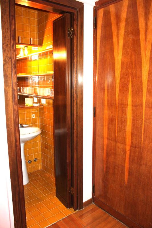 Budget Double Room image 4