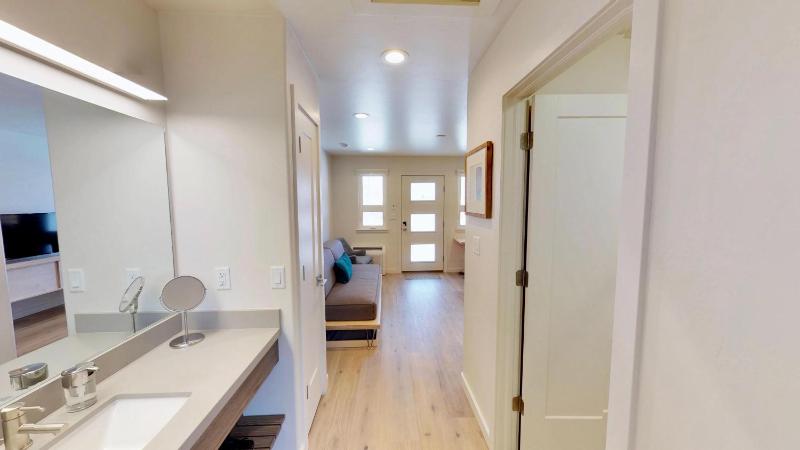 One-Bedroom Apartment image 3