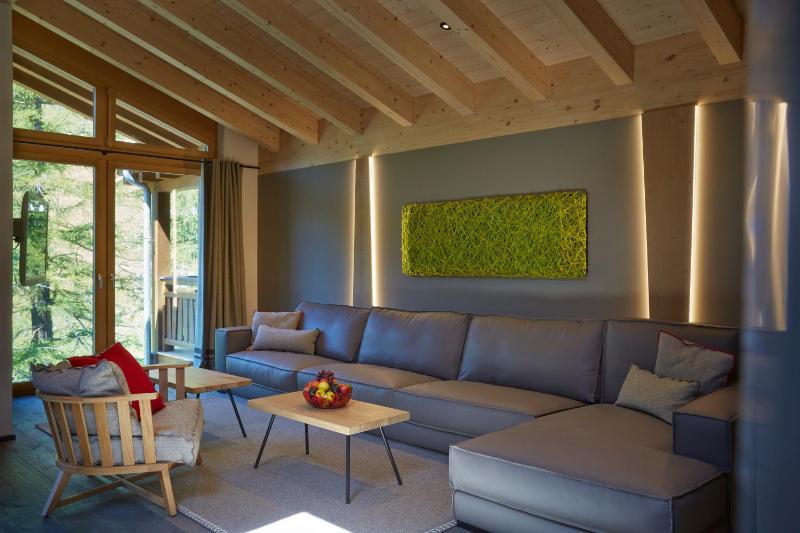 Three-Bedroom Penthouse Apartment image 3