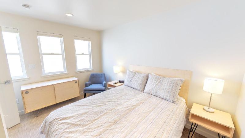 One-Bedroom Apartment image 4