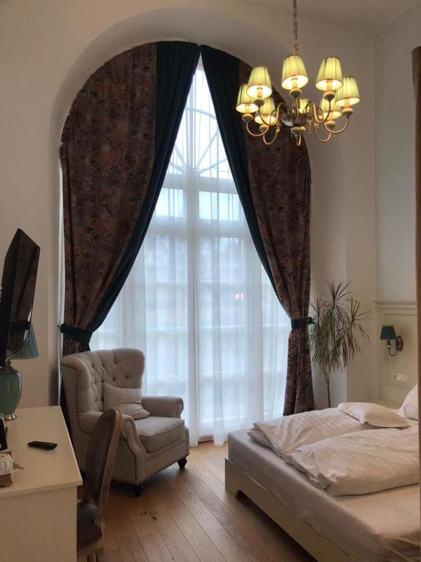 Deluxe Room (2 Adults + 1 Child) image 1