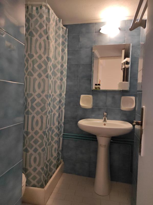 Budget Twin Room image 3