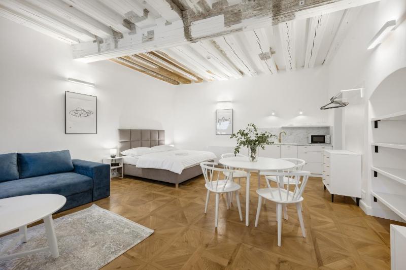 Palace Apartments - image 14