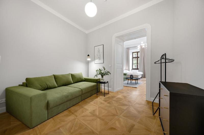 Palace Apartments - image 5
