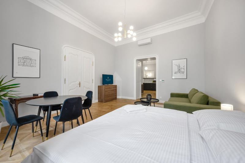 Palace Apartments - image 2