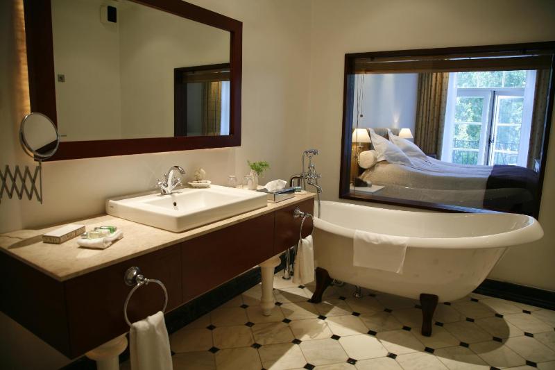 Superior Suite image 4