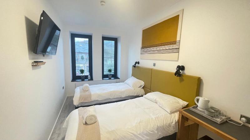 Twin Room image 1