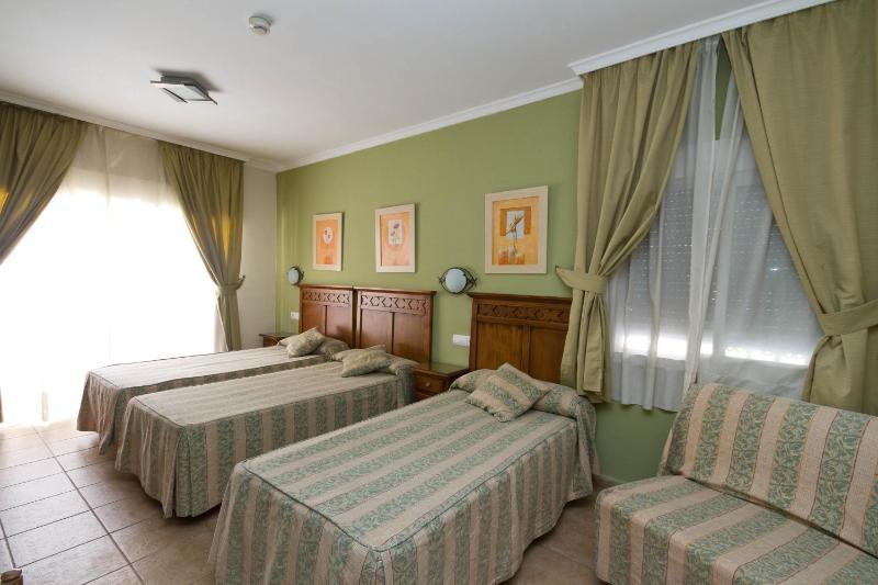 Family Room image 3