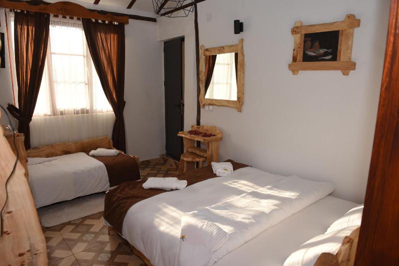 Triple Room with Lake View image 3