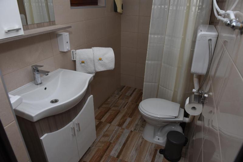 Triple Room with Lake View image 4