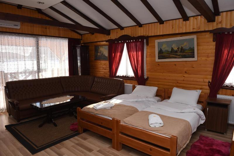Superior King Suite image 2
