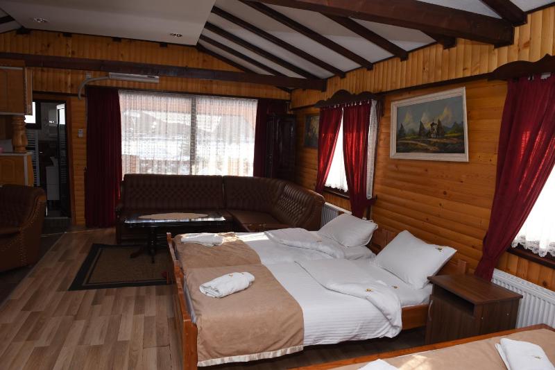 Superior King Suite image 3