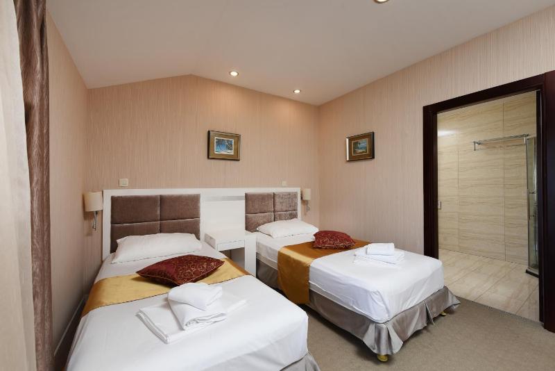 Family Hotel Zanè - image 30