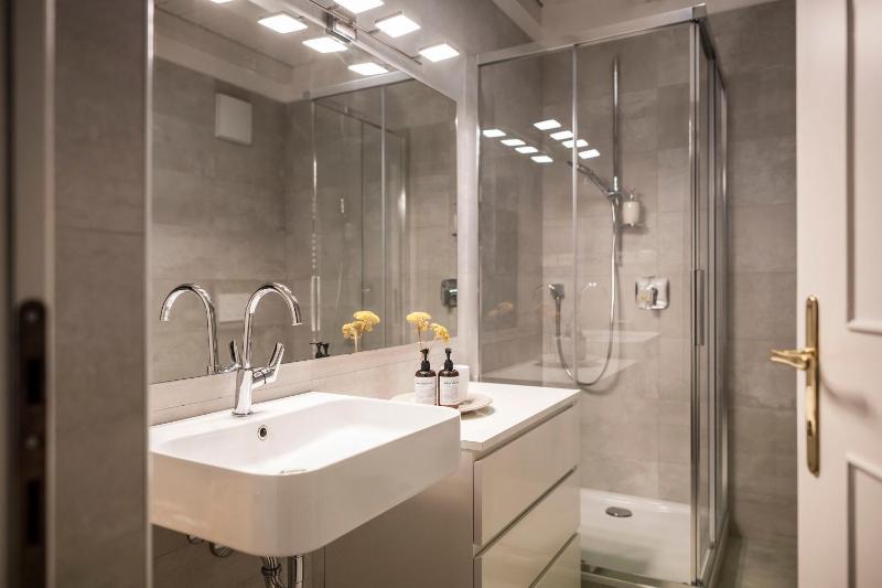 Superior Suite image 3