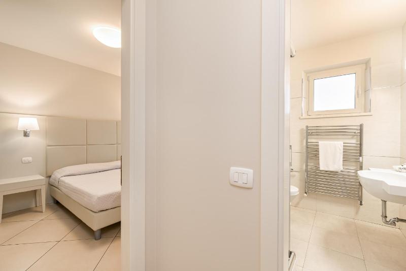 Superior Quadruple Room with Terrace image 4