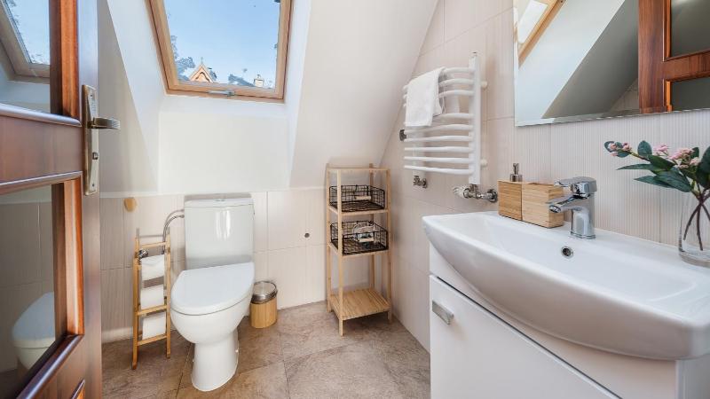 One-Bedroom Apartment with Mountain View image 4