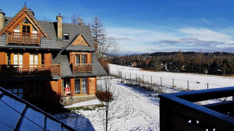 One-Bedroom Apartment with Mountain View image 3
