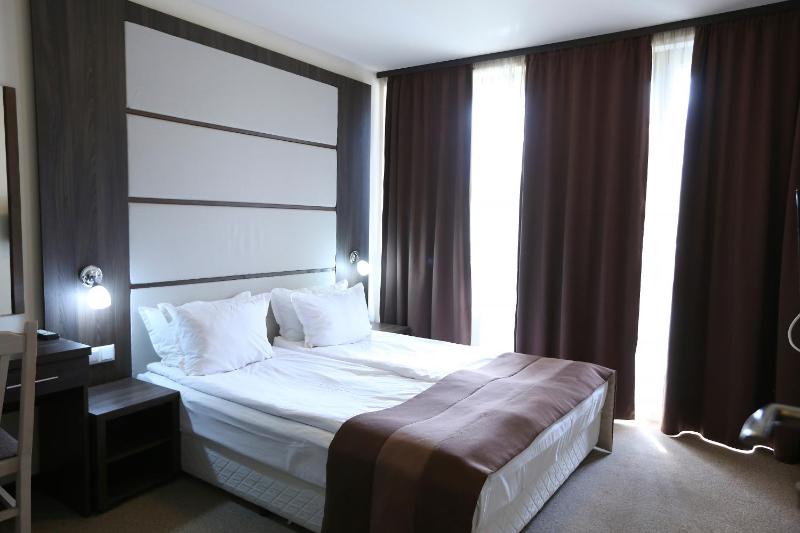 Large Double Room (Accommodation Only) image 3