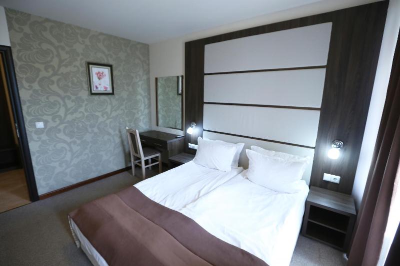 Large Double Room (Accommodation Only) image 1