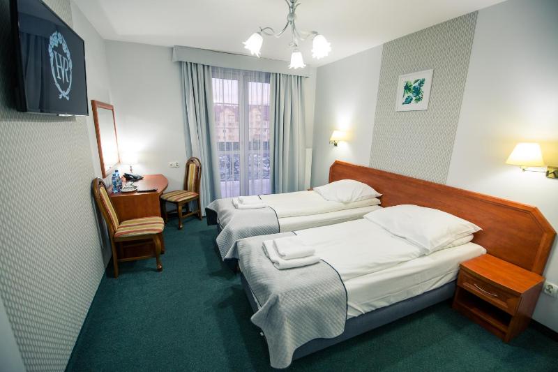 Twin Room image 3