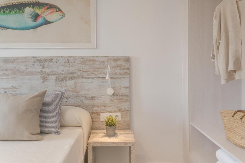 Superior One-Bedroom Apartment with Side Sea View - Club image 3