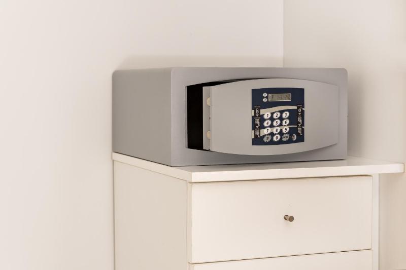 Deluxe Double or Twin Room image 2