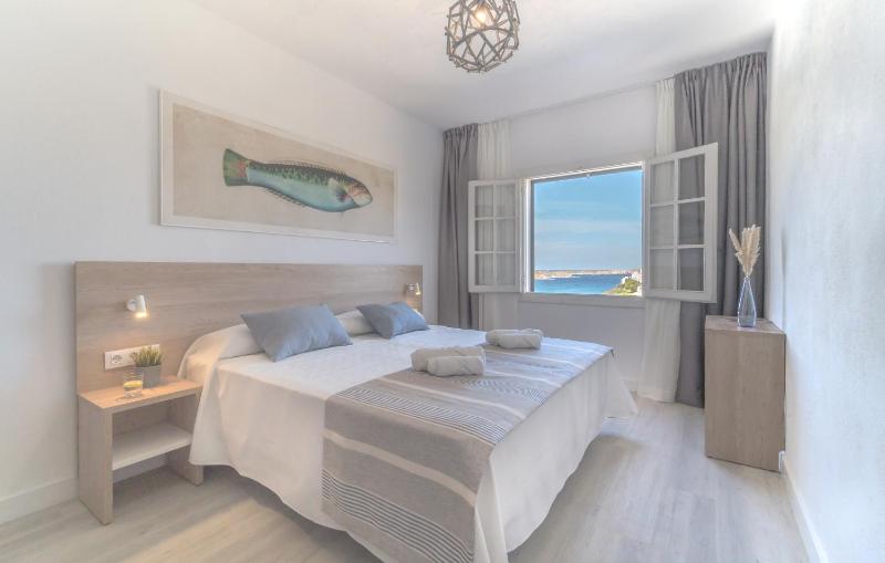 Superior One-Bedroom Apartment with Sea View - Club image 1
