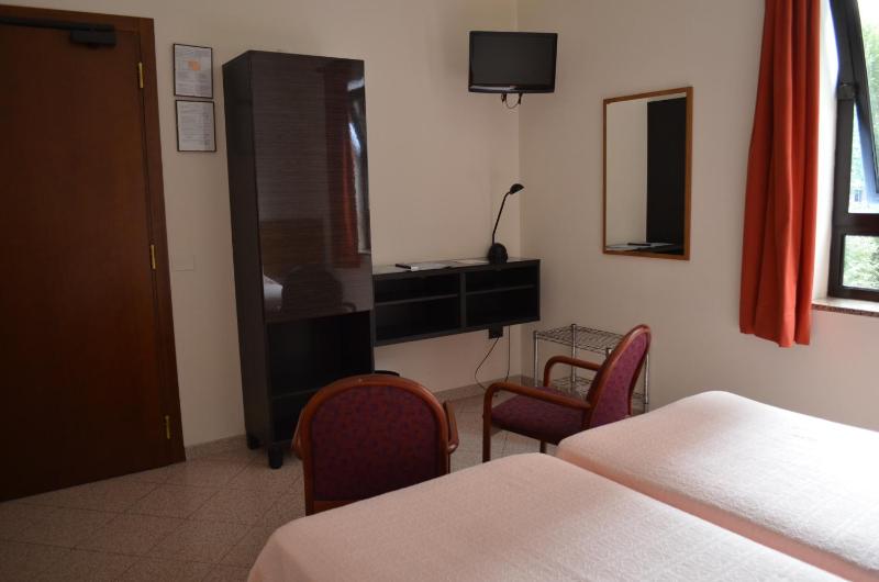 Double or Twin Room image 4
