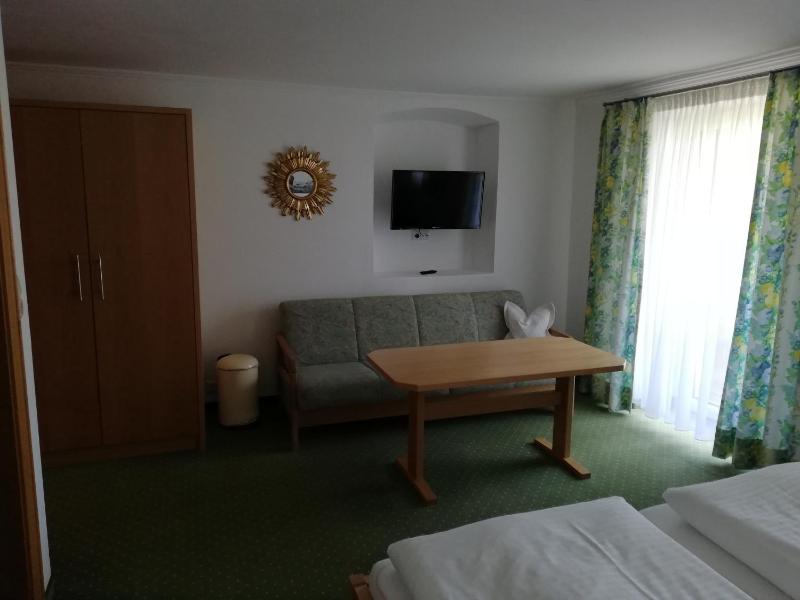 Standard Double Room image 3