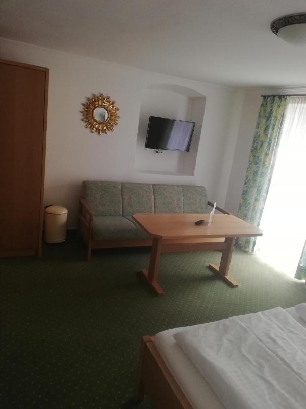 Standard Double Room image 4