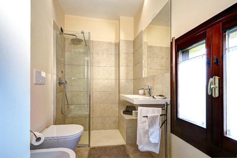 Family Room with Two Bathrooms image 4