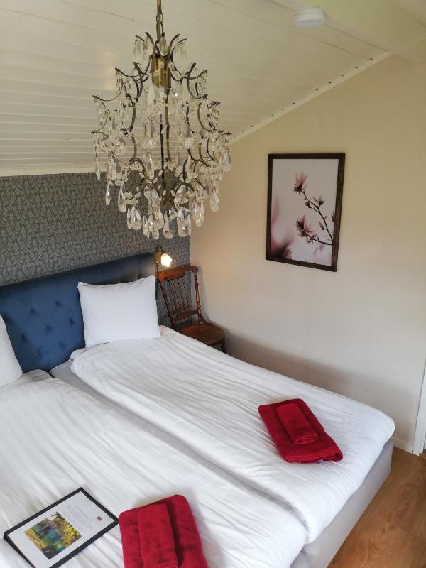 Cottage with Private Bathroom image 4