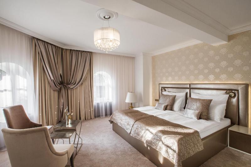 Honeymoon Suite image 1