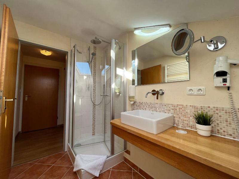 Comfort Single Room image 3